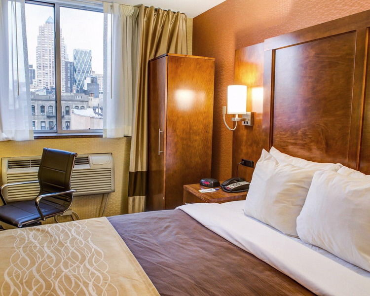 מלון Ramada By Wyndham New York Times Square West מראה חיצוני תמונה